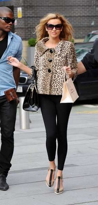 Girls_Aloud_leaving_Hilton_Hotel_Manchester_020608_6.jpg