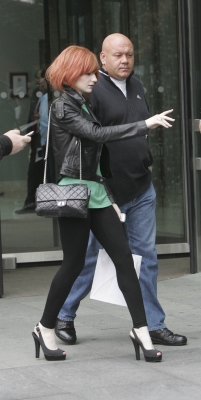 Nicola_Roberts_leaving_the_hotel_in_Manchester_02_06_08_28929.jpg
