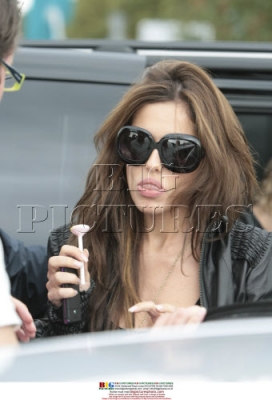 Girls_Aloud_leaving_Live_Lounge_250908_8.jpg