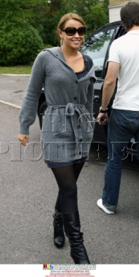 Girls_Aloud_leaving_Live_Lounge_25_09_08_287029.jpg