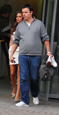 Girls_Aloud_leaving_MTV_Studios_11_03_08_282029.jpg