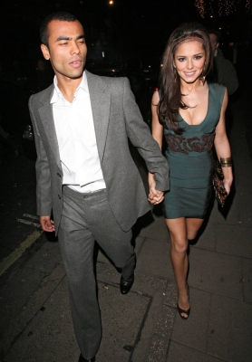 Girls_Aloud_leaving_Nobu_and_Mayfair_Hotel_03122008_12.jpg