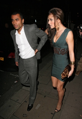 Girls_Aloud_leaving_Nobu_and_Mayfair_Hotel_03122008_18.jpg