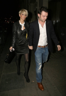 Girls_Aloud_leaving_Nobu_and_Mayfair_Hotel_03_12_08_285729.jpg
