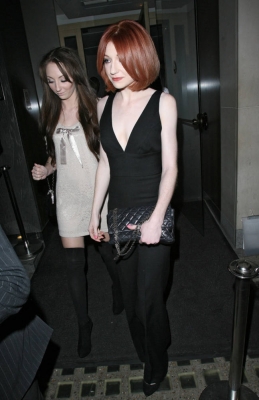 Girls_Aloud_leaving_Nobu_and_Mayfair_Hotel_03_12_08_286429.jpg