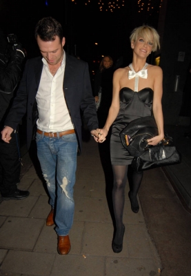 Girls_Aloud_leaving_Nobu_and_Mayfair_Hotel_03_12_08_287929.jpg