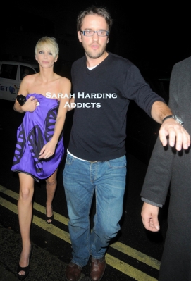 Girls_Aloud_leaving_the_Music_Awards_03_11_08_28829.jpg