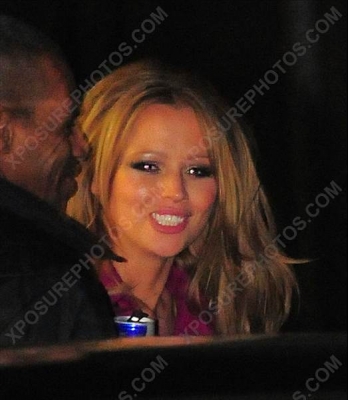 Girls_Aloud_Leaving_the_Studios_after_recording_the_Xmas_special_02_12_08_283229.jpg