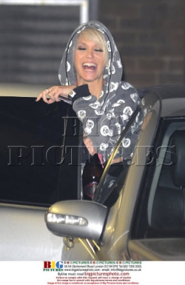 Girls_Aloud_Leaving_the_Studios_after_recording_the_Xmas_special_2_12_08_15.jpg