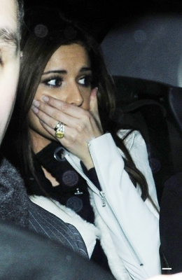 Girls_Aloud_leaving_the_X_Factor_studios2C_London_13_12_08_282929.jpg