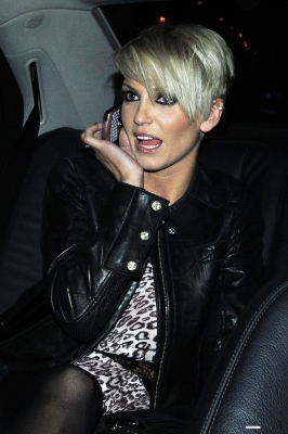 Girls_Aloud_leaving_the_X_Factor_studios2C_London_13_12_08_283129.jpg