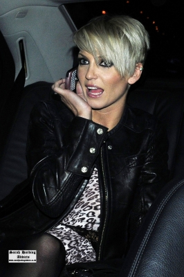 Girls_Aloud_leaving_the_X_Factor_studios2C_London_13_12_08_284029.jpg