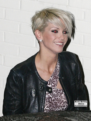 Girls_Aloud_leaving_the_X_Factor_studios2C_London_13_12_08_284429.jpg