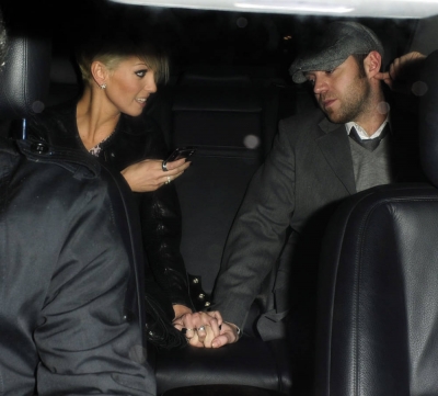 Girls_Aloud_leaving_the_X_Factor_studios2C_London_13_12_08_285329.jpg