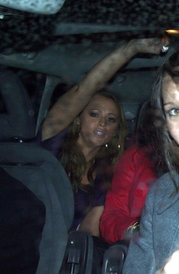 Girls_Aloud_leaving_the_X_Factor_studios2C_London_13_12_08_289129.jpg