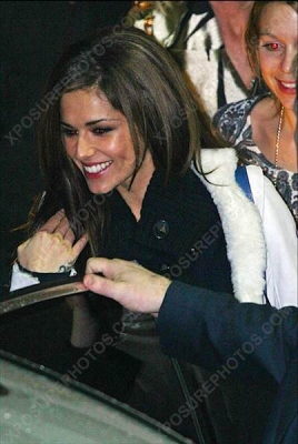 Girls_Aloud_leaving_the_X_Factor_studios_London_13_12_08_10.jpg