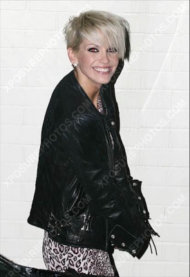 Girls_Aloud_leaving_the_X_Factor_studios_London_13_12_08_22.jpg