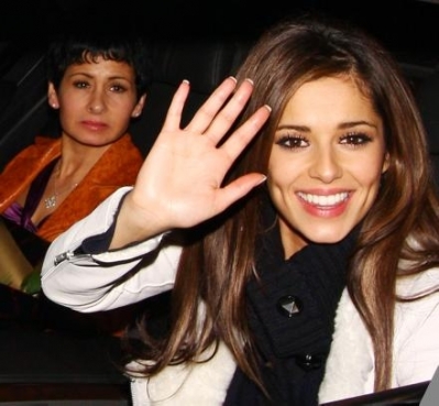 Girls_Aloud_leaving_the_X_Factor_studios_London_13_12_08_4.JPG