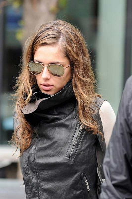 Girls_Aloud_leaving_their_hotel_in_Manchester_300508_15.jpg