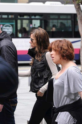 Girls_Aloud_leaving_their_hotel_in_Manchester_300508_20.jpg