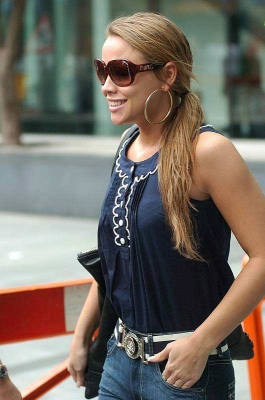 Girls_Aloud_leaving_their_hotel_in_Manchester_30_05_08_283129.jpg
