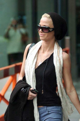 Girls_Aloud_leaving_their_hotel_in_Manchester_30_05_08_283329.jpg