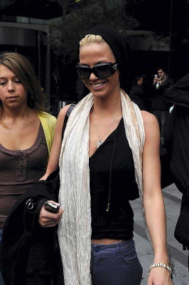 Girls_Aloud_leaving_their_hotel_in_Manchester_30_05_08_283429.jpg