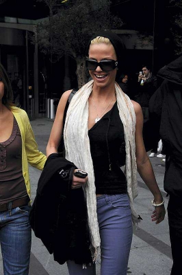 Girls_Aloud_leaving_their_hotel_in_Manchester_30_05_08_283629.jpg