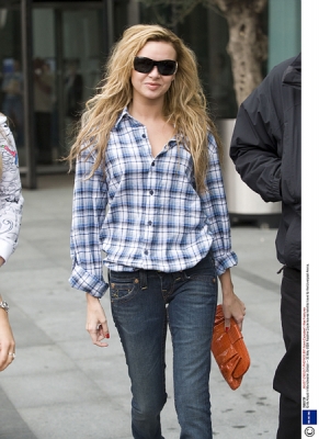 Girls_Aloud_leaving_their_hotel_in_Manchester_30_05_08_284029.jpg