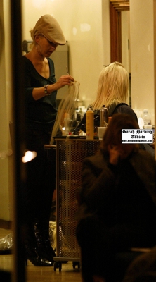 Sarah_harding_visits_a_hairdressers_in_Covent_Gardens_13_10_04_28829.jpg