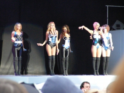 Girls_Aloud_live__Warwick_Castle_4_7_08_6.jpg
