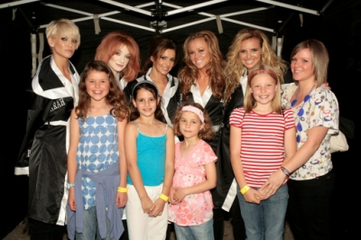 Girls_Aloud_meeting_Fans_at_Sandown_170708_4.jpg