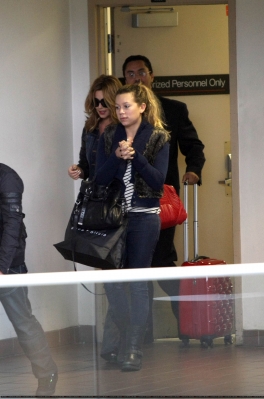 Cheryl_arriving_at_LAX_25_10_11_18.jpg