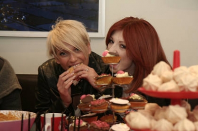 Girls_Aloud_on_the_Live_Lounge_25th_September_2008_6.jpg