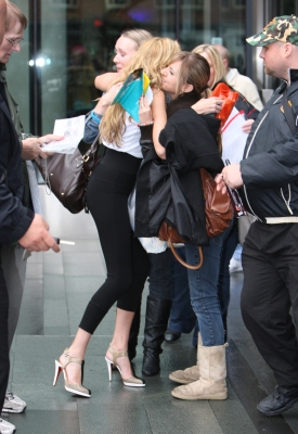 Girls_Aloud_out_in_Manchester_010608_9.jpg