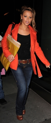 Girls_Aloud_return_to_their_hotel2C_Manchester_01_06_08_284029.jpg