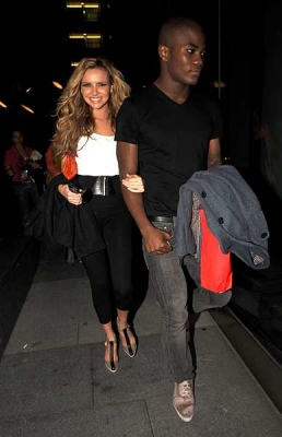 Girls_Aloud_return_to_their_hotel_after_concert_Manchester_010608_3.jpg