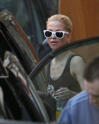 Girls_Aloud_seen_leaving_a_studio2C_London_07_04_08_281329.jpg