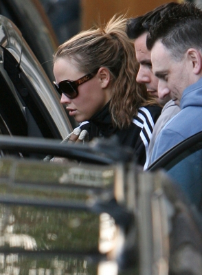 Girls_Aloud_seen_leaving_a_studio2C_London_07_04_08_281929.jpg
