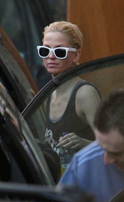 Girls_Aloud_seen_leaving_a_studio2C_London_07_04_08_282129.jpg
