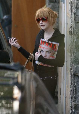 Girls_Aloud_seen_leaving_a_studio2C_London_07_04_08_282329.jpg