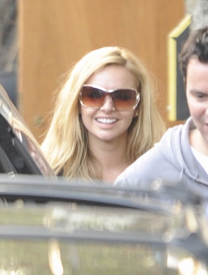 Girls_Aloud_seen_leaving_a_studio2C_London_07_04_08_28829.jpg