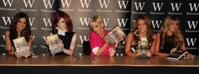 Girls_Aloud_signing_Dreams_That_Glitter_Waterstones_London_091008_46.jpg