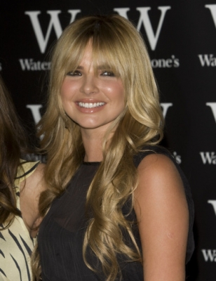 Girls_Aloud_signing_Dreams_That_Glitter_Waterstones_London_091008_78.jpg