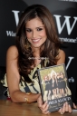 Girls_Aloud_signing_Dreams_That_Glitter_Waterstones_London_091008_10.jpg