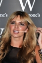 Girls_Aloud_signing_Dreams_That_Glitter_Waterstones_London_091008_14.jpg