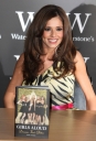 Girls_Aloud_signing_Dreams_That_Glitter_Waterstones_London_091008_55.jpg