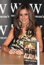 Girls_Aloud_signing_Dreams_That_Glitter_Waterstones_London_091008_56.jpg