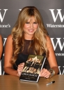 Имя файла=Girls_Aloud_signing_Dreams_That_Glitter_Waterstones_London_091008_71.jpg
Размер файла=90КБ
Размеры=435x600
Дата=Март 06, 2012 Girls_Aloud_signing_Dreams_That_Glitter_Waterstones_London_091008_71.jpg