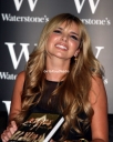Имя файла=Girls_Aloud_signing_Dreams_That_Glitter_Waterstones_London_091008_91.jpg
Размер файла=543КБ
Размеры=2737x3430
Дата=Март 06, 2012 Girls_Aloud_signing_Dreams_That_Glitter_Waterstones_London_091008_91.jpg